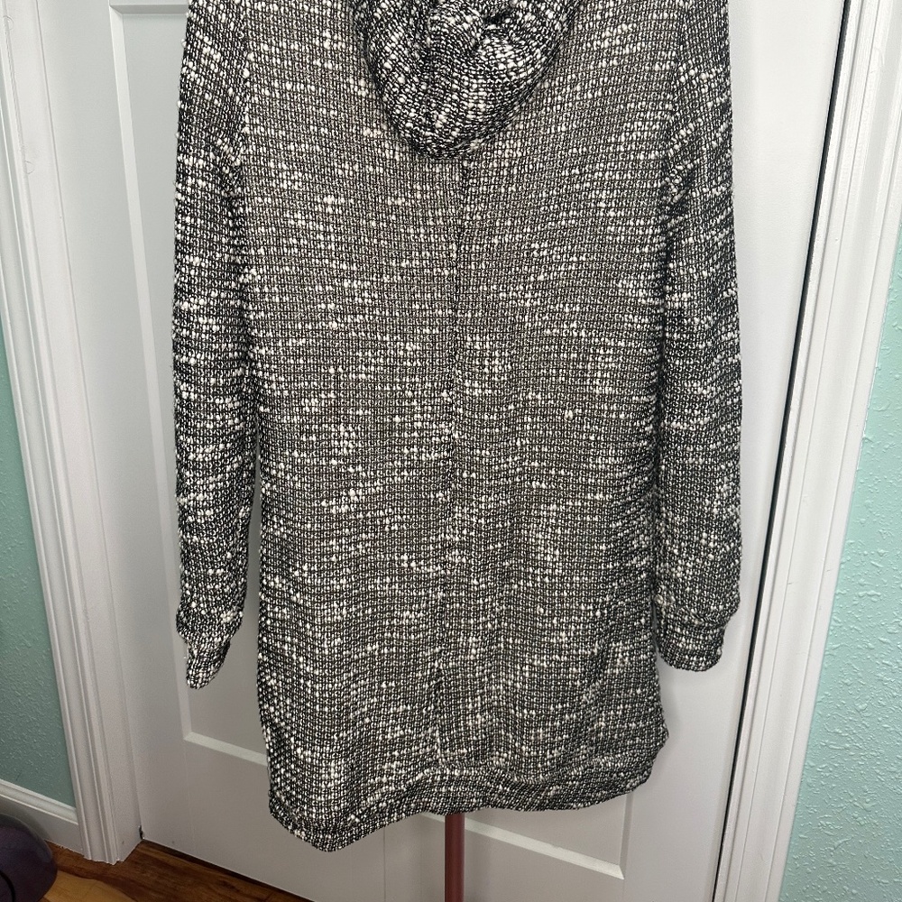 Fabletics Yukon GrayWhite Hooded SweaterAthletic Athleisure Pickleball Dress Med